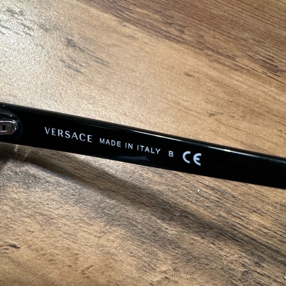 ❌SOLD❌VERSACE 4270GB1/T5 Studded Cat Eye Sunglasses Black Frame Gradient Grey - Picture 8 of 11